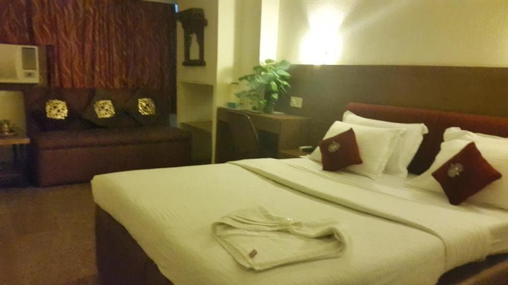 Hotel Samraj Mumbai  Buitenkant foto