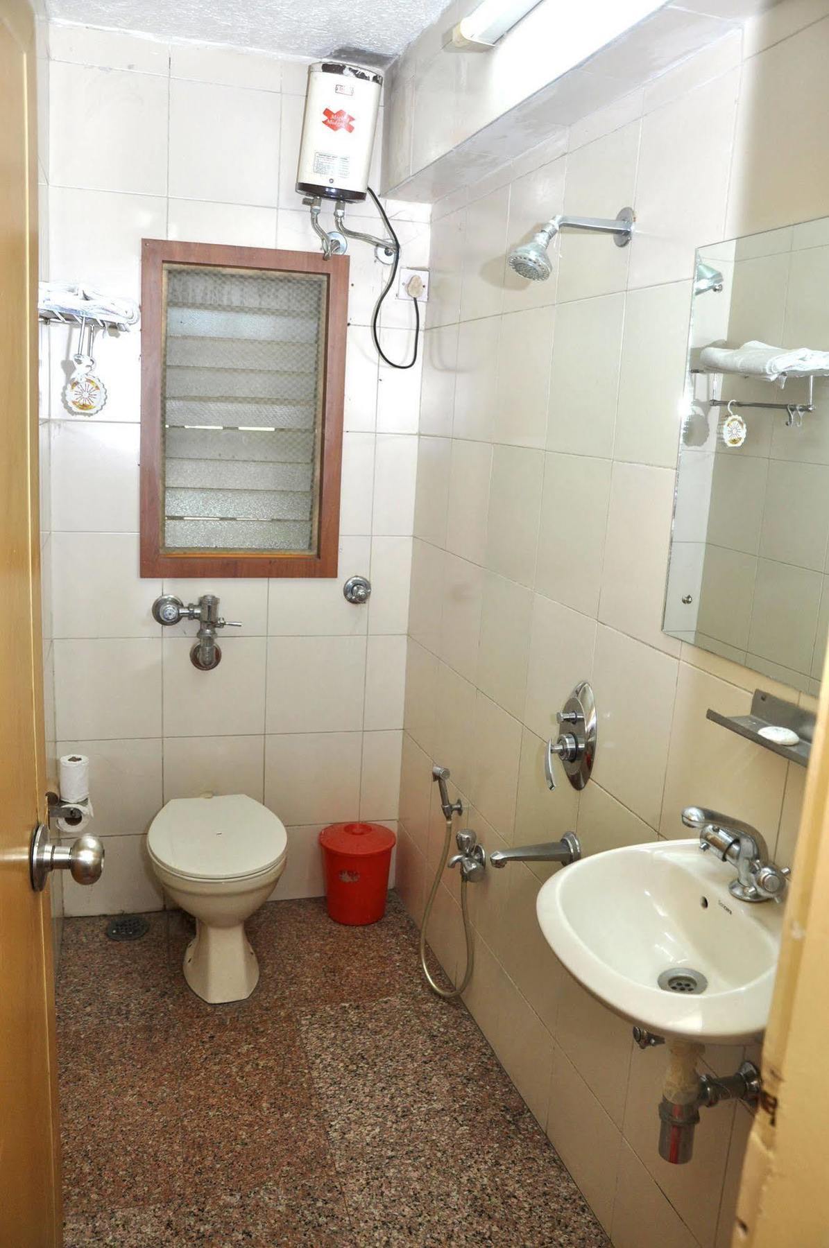 Hotel Samraj Mumbai  Buitenkant foto